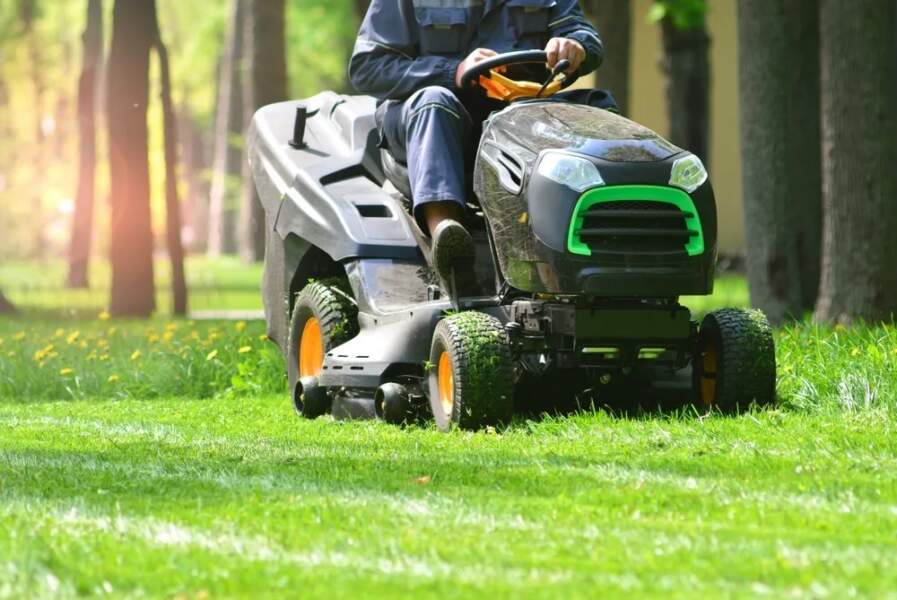 Ride-On Lawn Mowers | Apzomedia