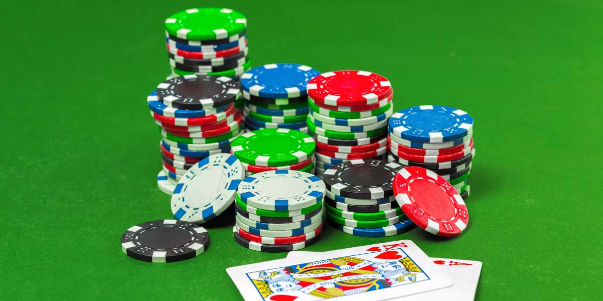 Cómo jugar al póker en un casino en línea