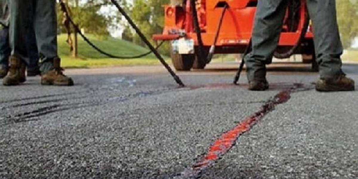 Sealcoating a Driveway: Why, How, and When